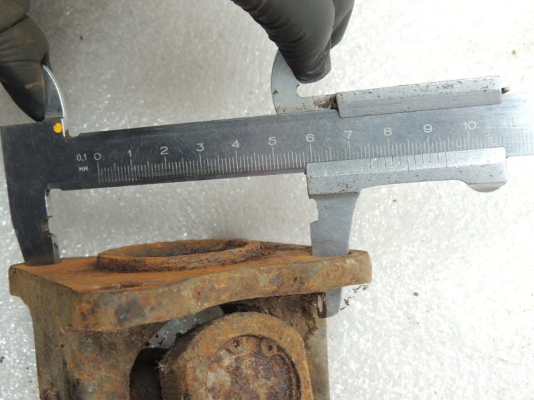 OEM Suzuki Grand Vitara II 2.5 benzīna aizmugurējās ass piedziņas vārpsta 2710267D01
