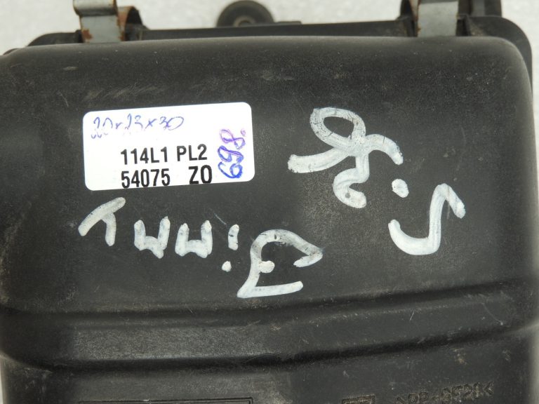OEM Suzuki Jimny III 1.3i gaisa filtra korpuss 1370081A00