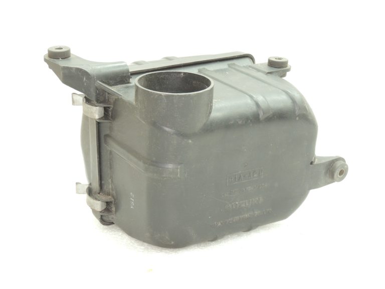 OEM Suzuki Jimny III 1.3i gaisa filtra korpuss 1370081A00