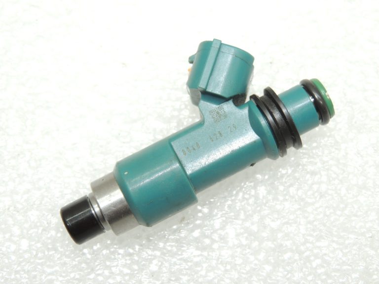 OEM Suzuki SX4 2.0i degvielas iesmidzinātājs 1571065J00