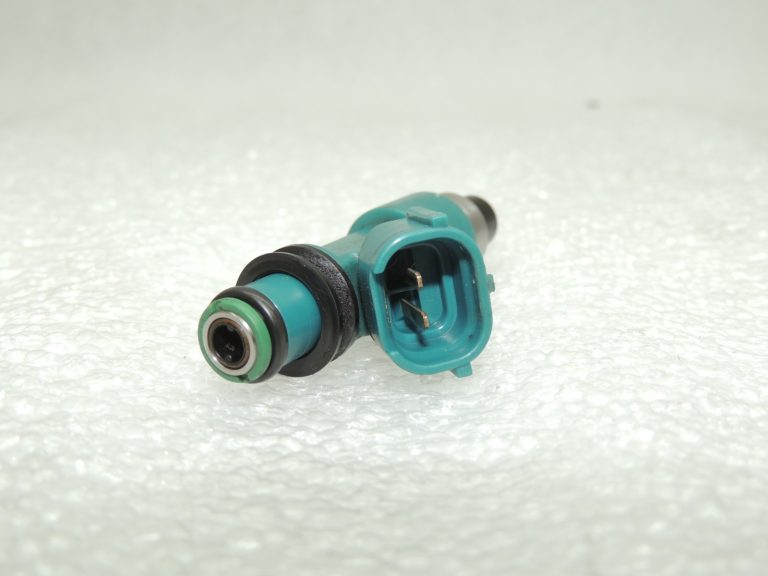 OEM Suzuki SX4 2.0i degvielas iesmidzinātājs 1571065J00