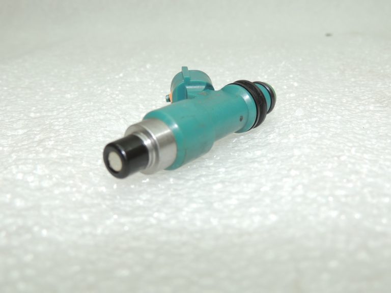 OEM Suzuki SX4 2.0i degvielas iesmidzinātājs 1571065J00