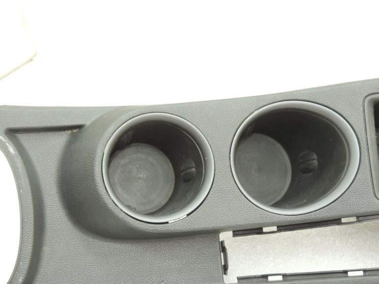 OEM Opel Zafira C centrālās konsoles krūzes turētājs 20892746