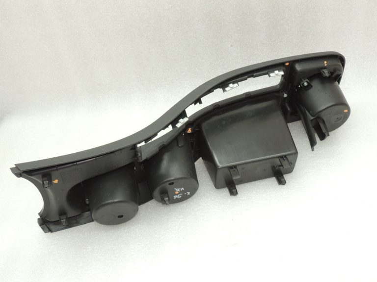 OEM Opel Zafira C centrālās konsoles krūzes turētājs 20892746