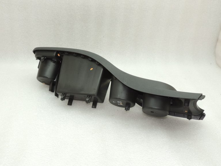OEM Opel Zafira C centrālās konsoles krūzes turētājs 20892746