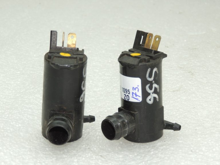 OEM Suzuki Jimny III vējstikla mazgāšanas sūkņa komplekts 3841066113