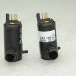 OEM Suzuki Jimny III vējstikla mazgāšanas sūkņa komplekts 3841066113