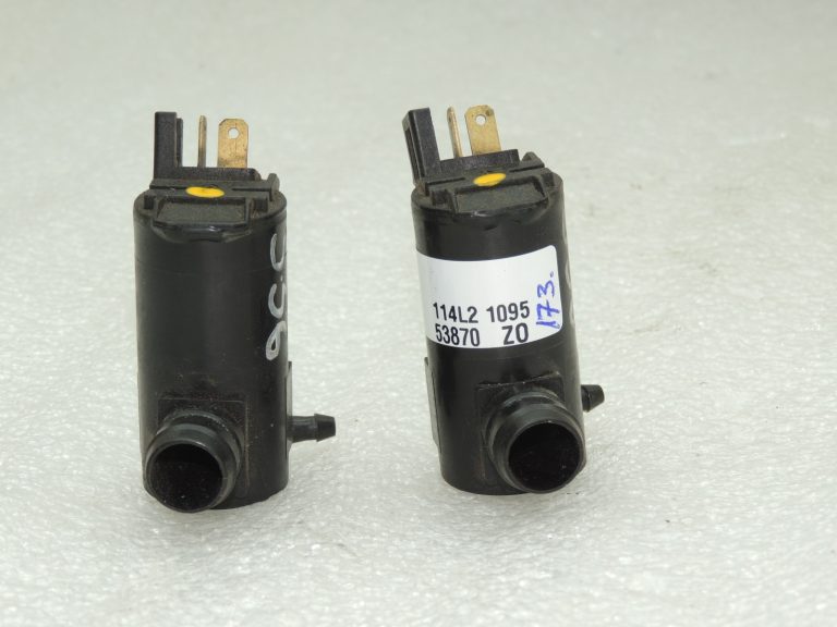 OEM Suzuki Jimny III vējstikla mazgāšanas sūkņa komplekts 3841066113