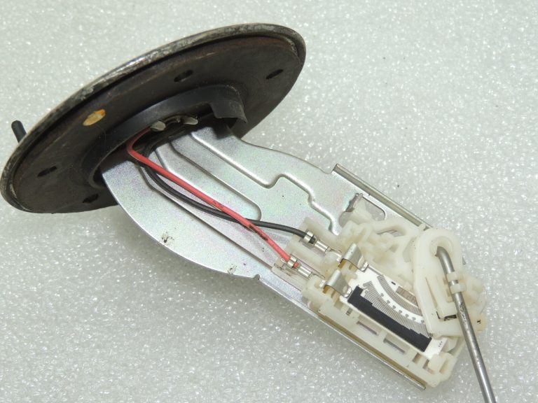 Suzuki Grand Vitara III degvielas līmeņa sensors 34810-65J00