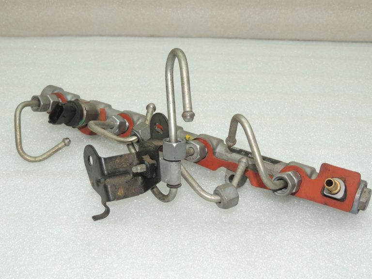 OEM Suzuki Grand Vitara III 1.9 dīzeļa degvielas iesmidzināšanas kolektors 15731-67JH1
