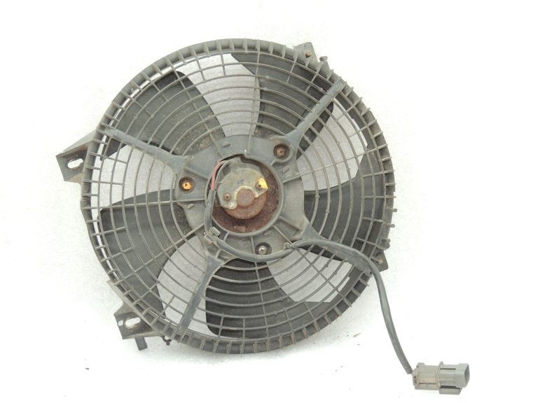 OEM Suzuki Jimny 1.3i gaisa kondicioniera kondensatora radiatora ventilators 9556081A00