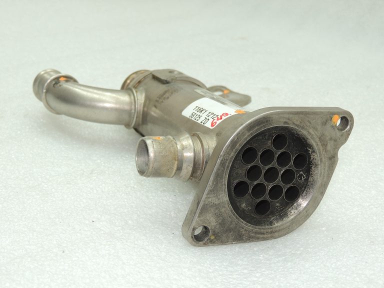 Volvo V50 2.0D izplūdes gāzu dzesētājs EGR dzesētājs 8653691