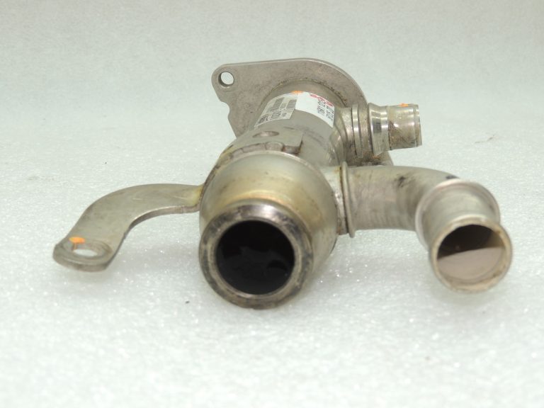 Volvo V50 2.0D izplūdes gāzu dzesētājs EGR dzesētājs 8653691