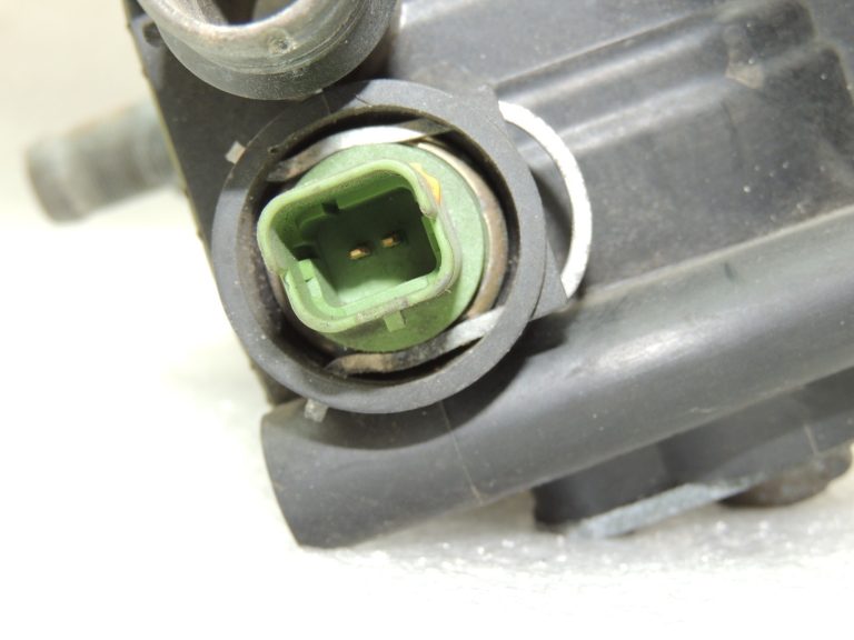 Volvo V50 termostata korpuss 30725119