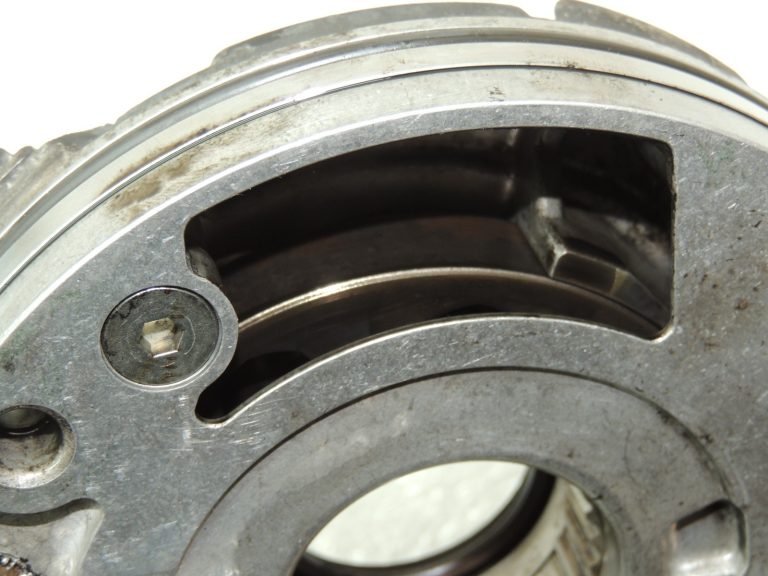 Volvo V70 2.4D eļļas sūknis 30777092