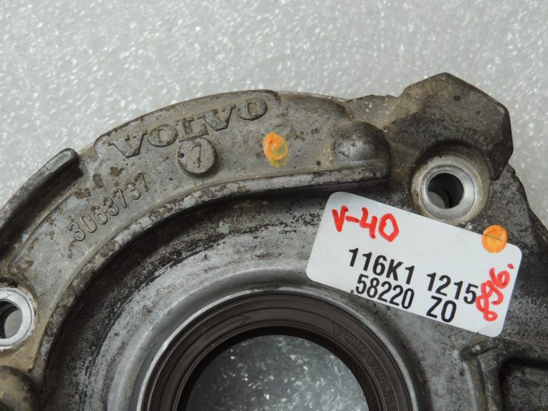 Volvo V70 2.4D eļļas sūknis 30777092