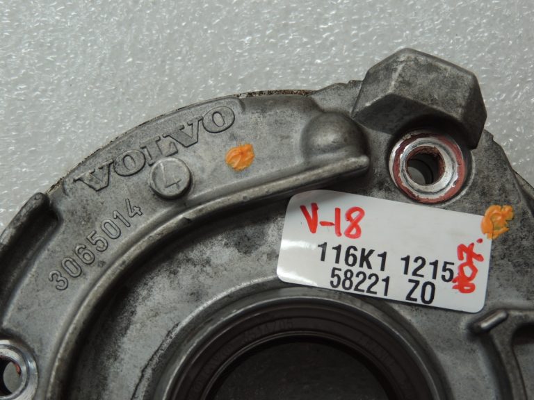 Volvo V70 2.4D eļļas sūknis 30777092