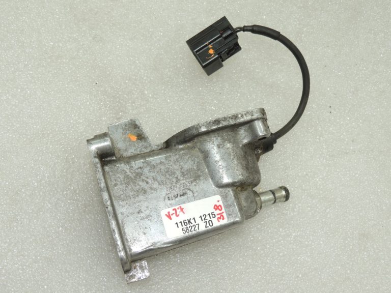 Volvo XC70 2.4 benzīna termostata korpuss 8692934