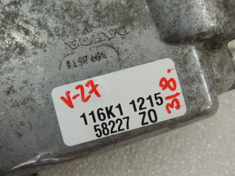 Volvo XC70 2.4 benzīna termostata korpuss 8692934