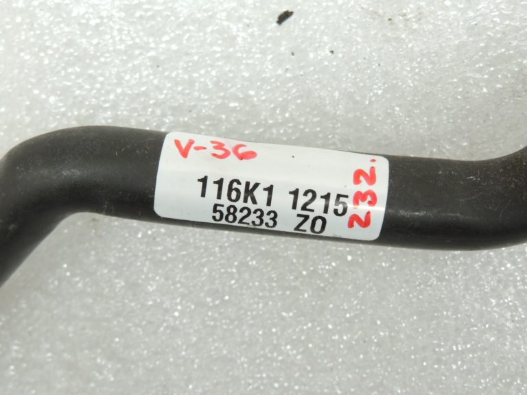 OEM Volvo V70 2.4TDI D5 eļļas iztukšošanas caurule 8658599