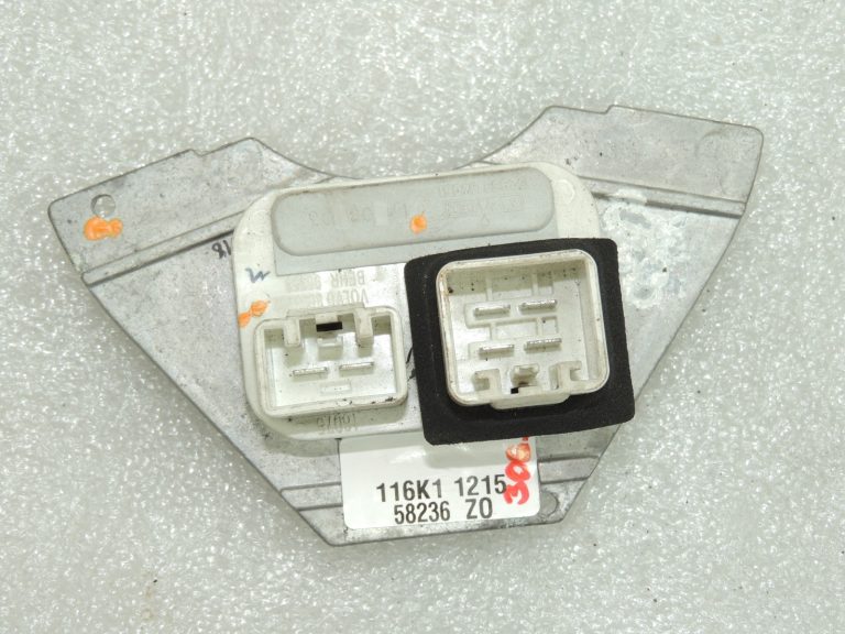 OEM Volvo V70 II 2.4D sildītāja ventilatora kontroles rezistors 8693262