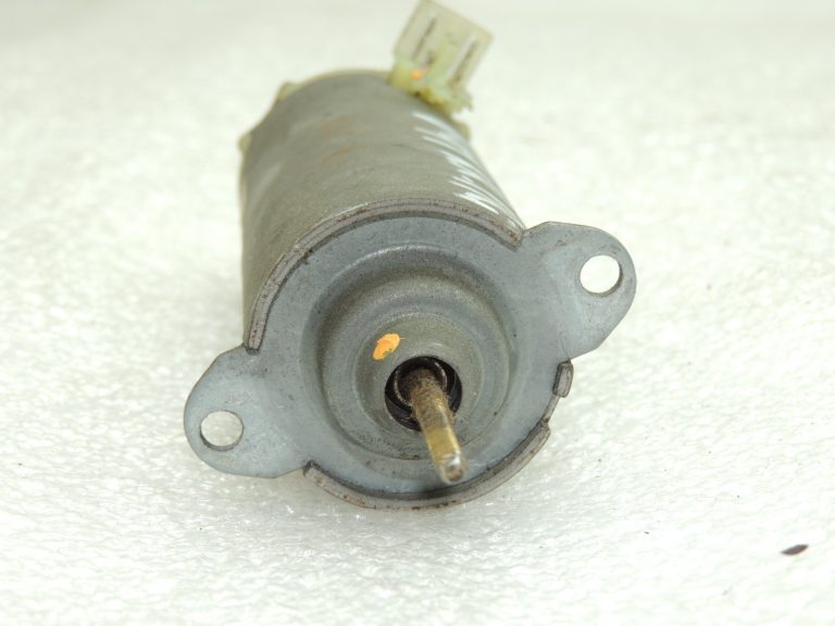 Volvo V70 III Priekšējais kreisais sēdekļa regulēšanas servomotors 8621418
