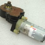 Volvo V70 III priekšējais kreisais sēdekļa regulēšanas servomotors 8621412
