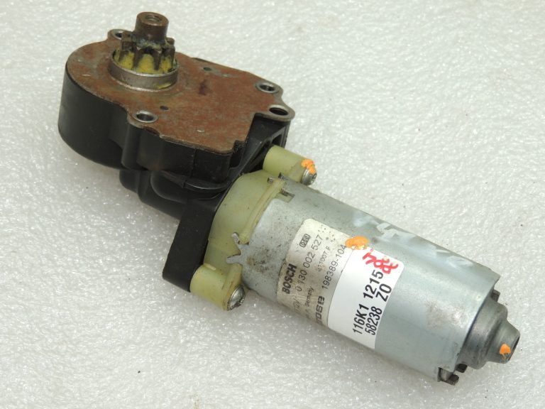 Volvo V70 III priekšējais kreisais sēdekļa regulēšanas servomotors 8621412