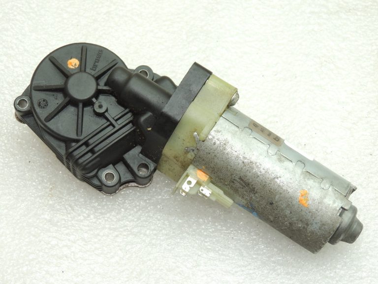 Volvo V70 III priekšējais kreisais sēdekļa regulēšanas servomotors 8621412