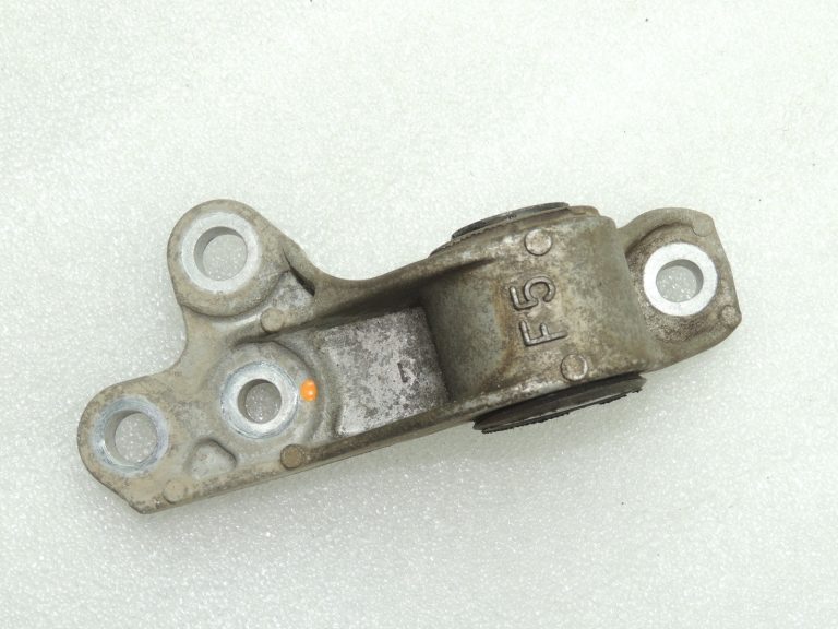 Toyota Yaris IV XP210 1.5i motora stiprinājums 12364K0070