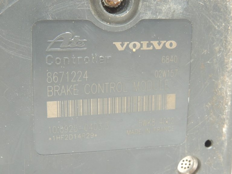 Volvo V70 2.4D ABS hidrauliskais vadības bloks 8671457, 8671455