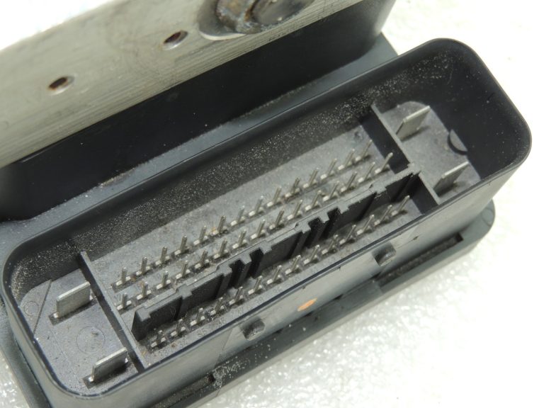 Volvo V50 2.0D Vadības bloks ABS hidrauliskais bloks 30793527, 30793529