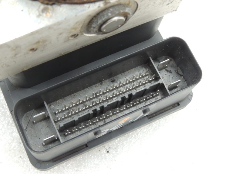 Volvo V50 2.0D Vadības bloks ABS hidrauliskais bloks 30793527, 30793529
