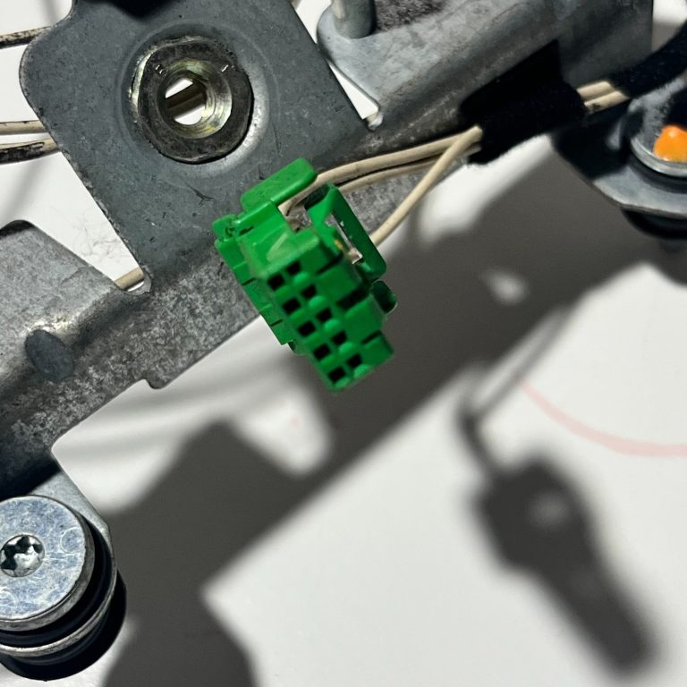 Volvo V70 II elektroinstalācijas kronšteins 30665739