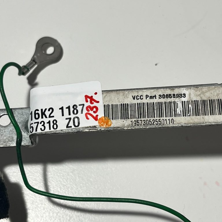 Volvo V70 II elektroinstalācijas kronšteins 30665739