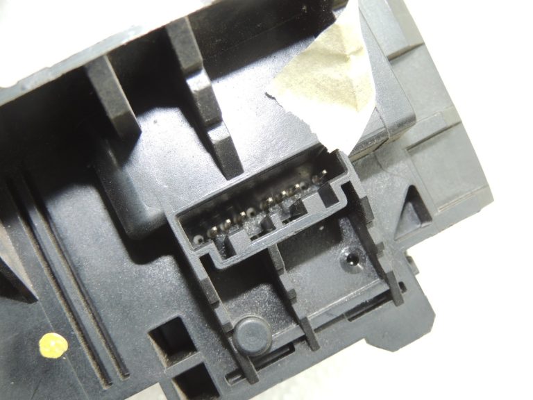 Volvo V70 III kombinētā slēdža kronšteins vadības bloks 31275030