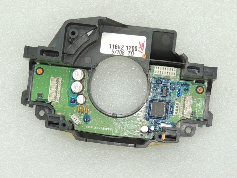 Volvo V70 II kombinētā slēdža kronšteins vadības bloks 31318973