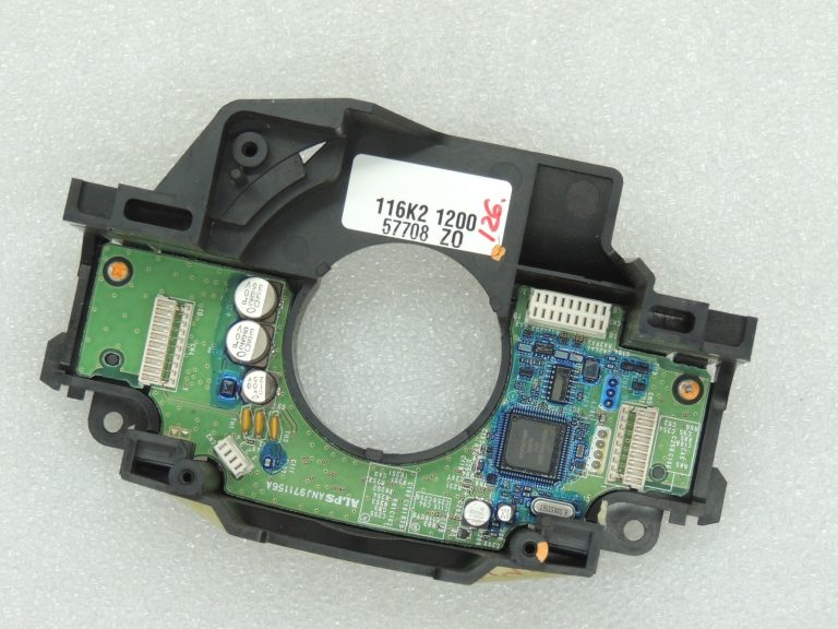 Volvo V70 II kombinētā slēdža kronšteins vadības bloks 31318973