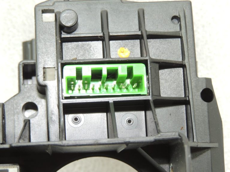 OEM Volvo S40 II kombinētā slēdža kronšteins vadības bloks 30773411