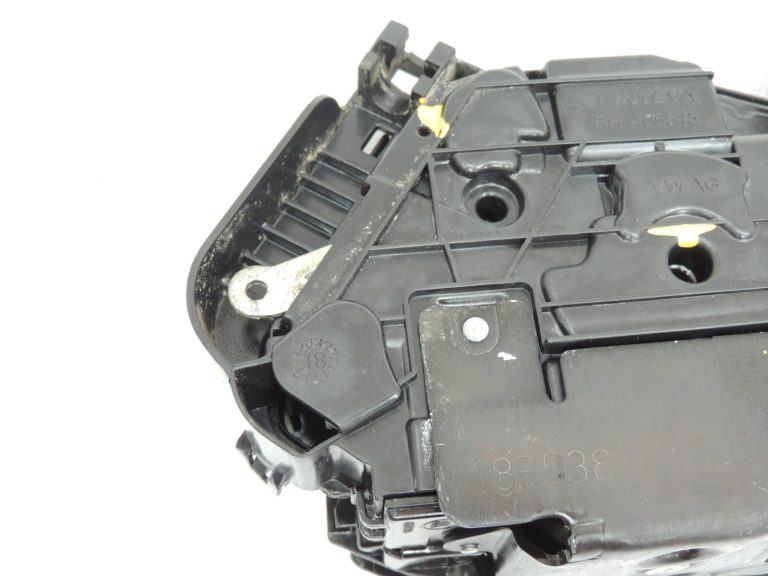 VW Tiguan II AD Aizmugurējā labā durvju slēdzene 5NA839016D Aizmugurējā labā durvju slēdzene