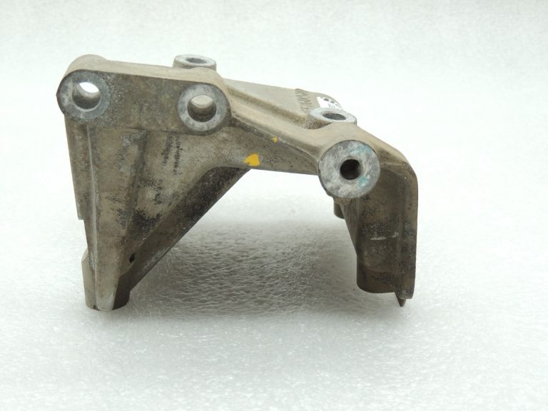 Toyota Hilux VII 2.5 D-4D 2KD-FTV Gaisa kondicioniera kompresora kronšteins 88431-0K060