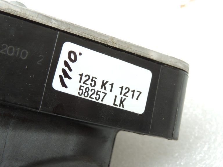 Oriģinālais Mercedes W212 M271 eļļas filtra korpuss eļļas dzesētājs A2711801410