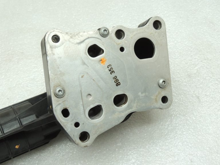 Oriģinālais Mercedes W212 M271 eļļas filtra korpuss eļļas dzesētājs A2711801410