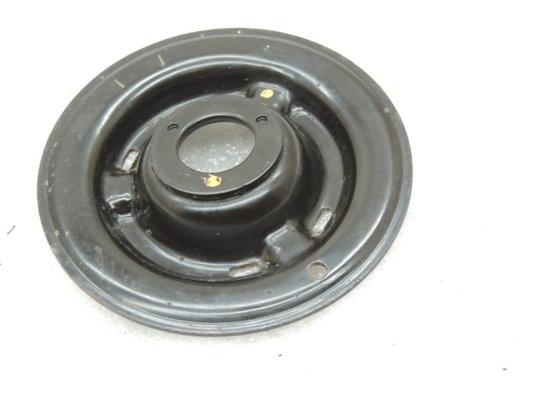 Oriģinālā komplektācijā Toyota Yaris IV XP210 Priekšējās balstiekārtas atsperu plāksne Atsperu plāksne 48471K0020