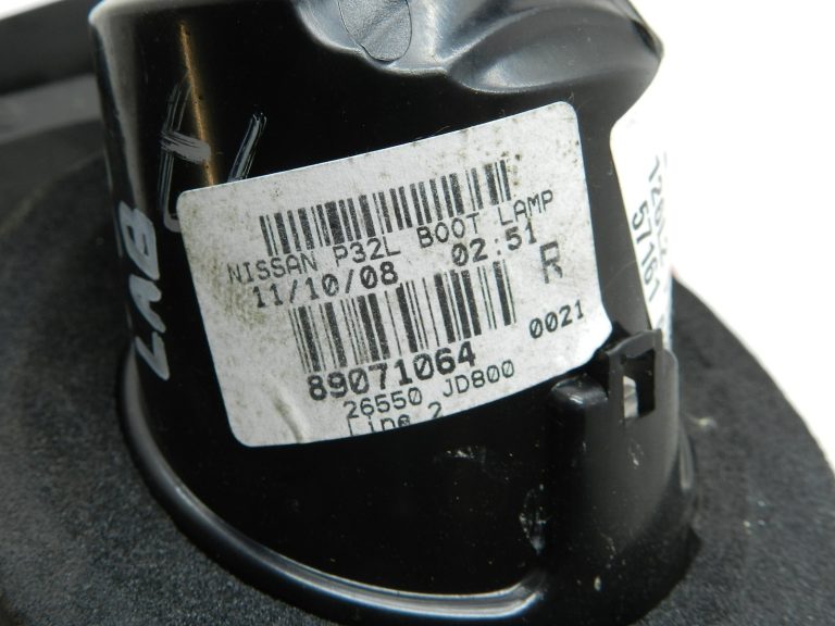 Nissan Qashqai oriģinālais aizmugurējais labais lukturis