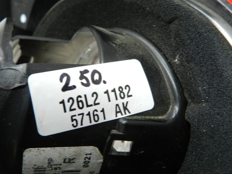 Nissan Qashqai oriģinālais aizmugurējais labais lukturis