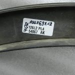 VW Tiguan oriģinālā priekšējā kreisā dubļusarga apdare DEFEKTĪVA!
