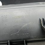 Opel Zafira C oriģinālais cimdu nodalījums pasažiera puses augšējā daļa