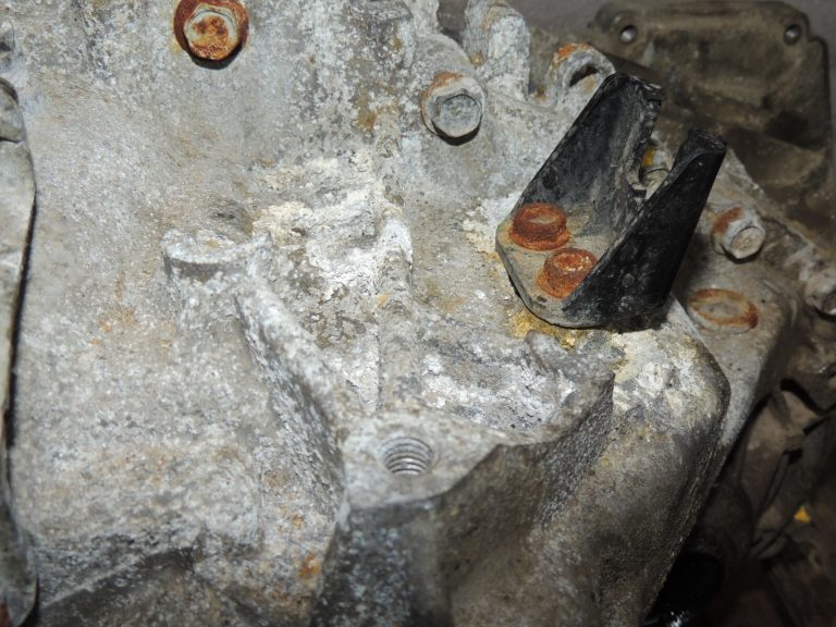 Nissan X-Trail T32 1,6DCi 96kW 4×4 manuālā pārnesumkārba 320104BR7D HALTERING DEFECTIVE