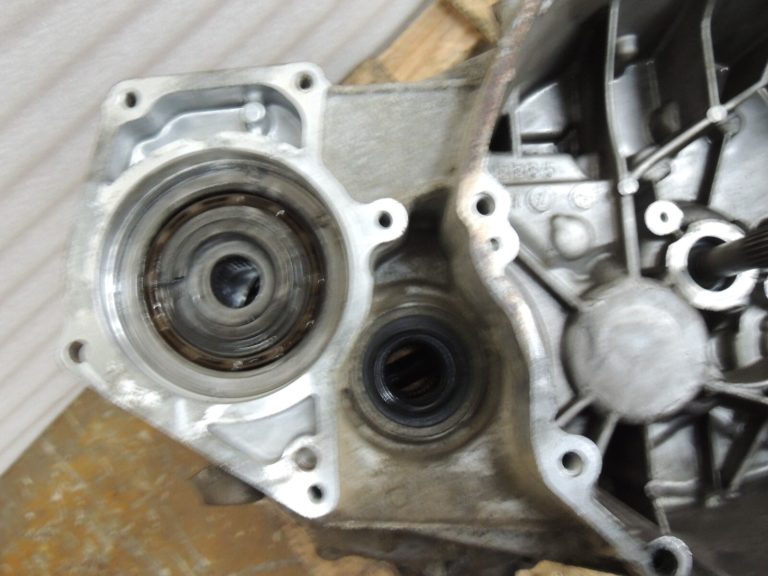 Nissan X-Trail T32 1,6DCi 96kW 4×4 manuālā pārnesumkārba 320104BR7D HALTERING DEFECTIVE